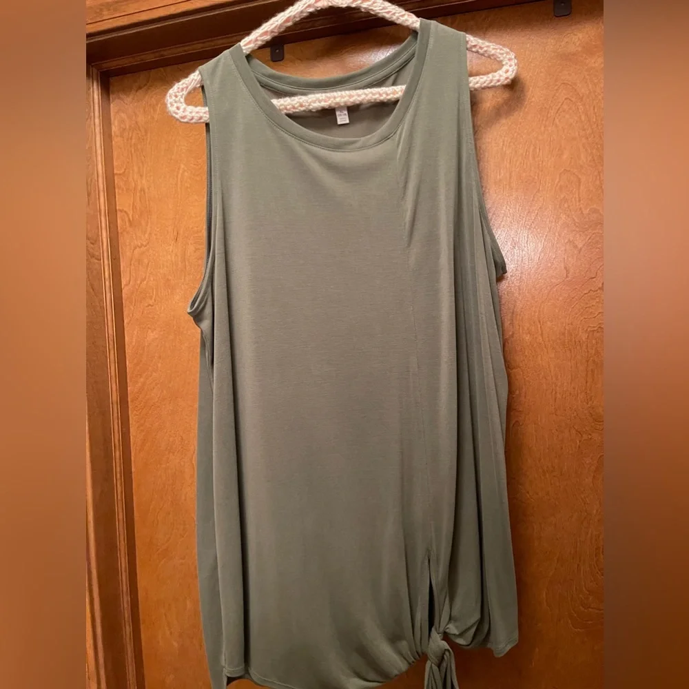 Time&tru tank top (XL) - Picture 2 of 4